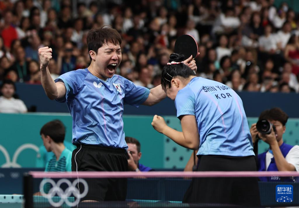 育舞台上持 育舞台上持