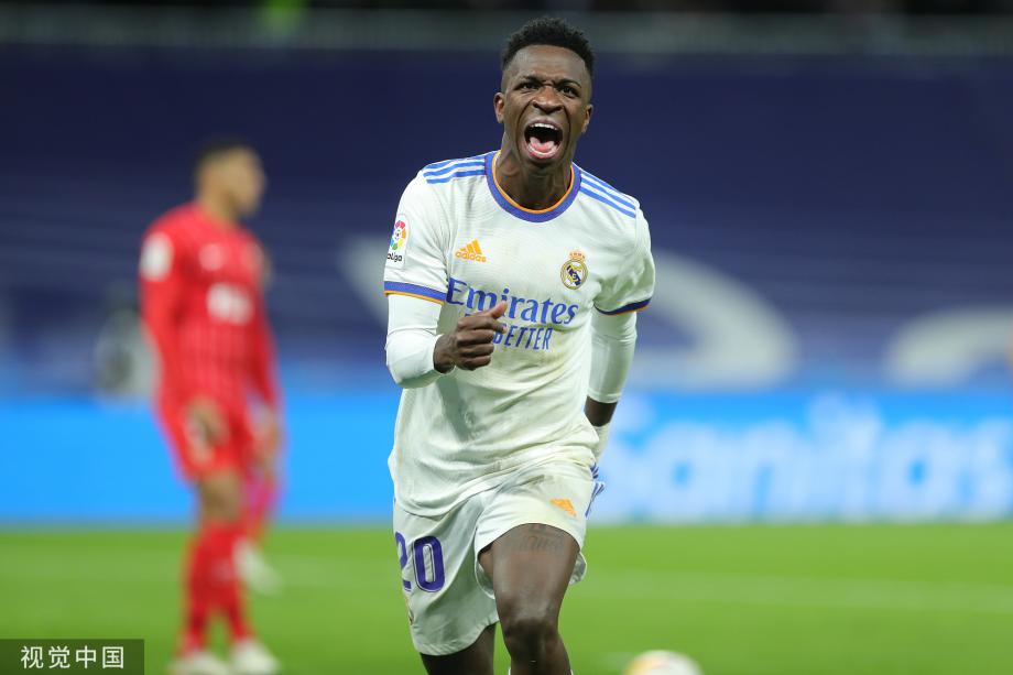 膝盖严重受 膝盖严重受