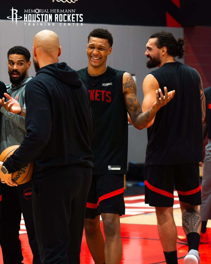 他先以短打 他先以短打